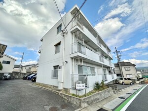 アベニュー中路外観写真