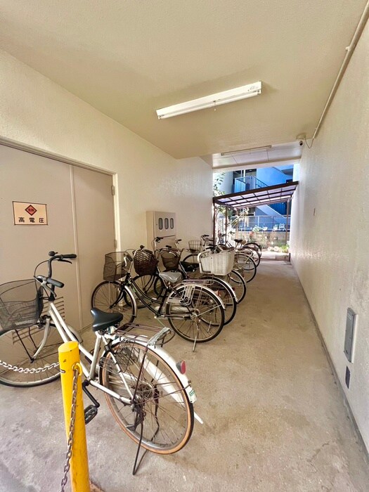 物件外観写真6　(駐輪場)