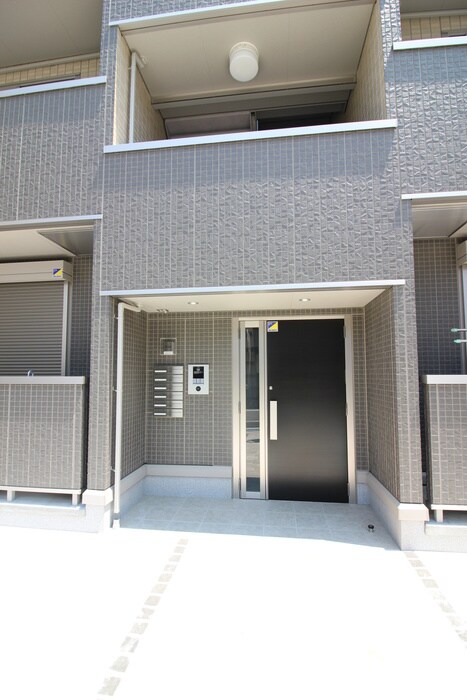 物件外観写真6　(エントランス部分)