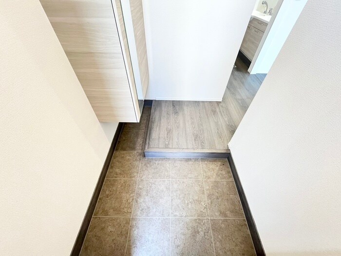 物件内観写真14　(玄関)