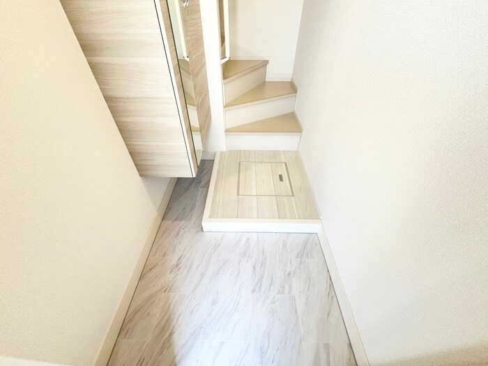 物件内観写真14　(玄関)