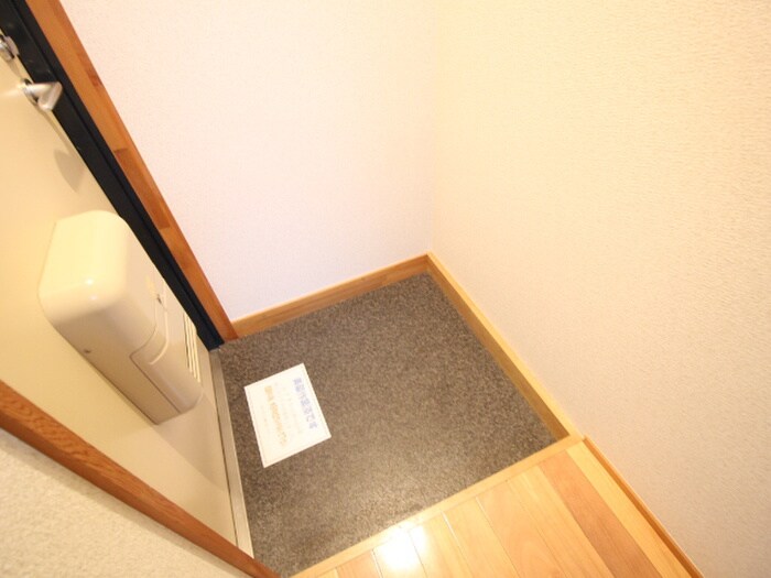物件内観写真4　(玄関)