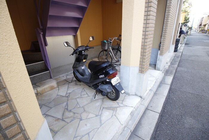 物件外観写真3　(駐輪場)