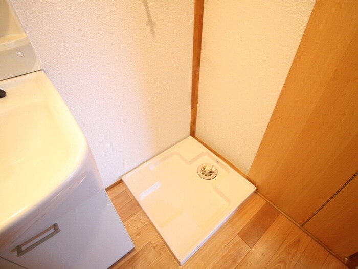 物件内観写真11　(洗濯機置場)