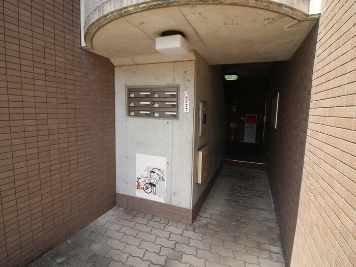 物件外観写真5　(エントランス部分)