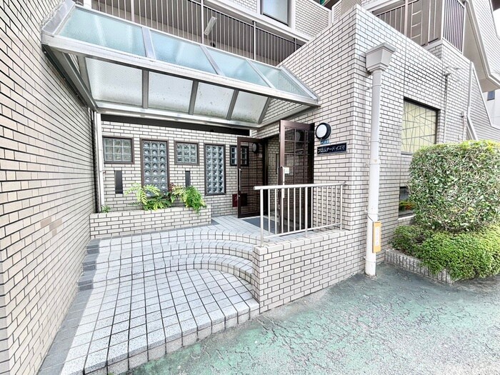 物件外観写真6　(エントランス部分)