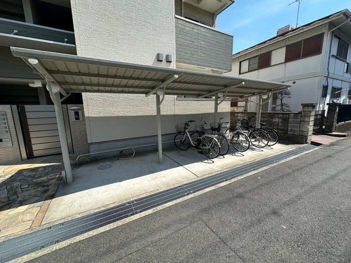 物件外観写真3　(駐輪場)