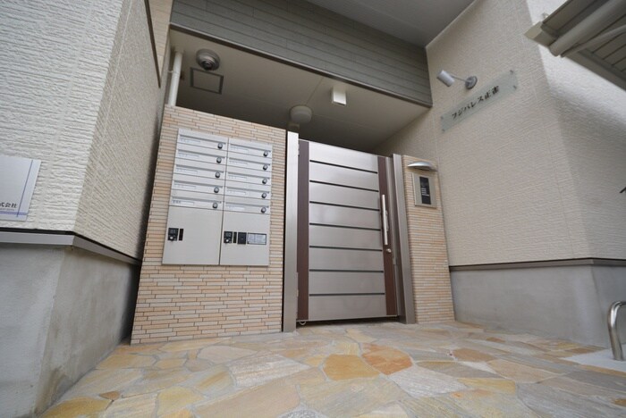 物件外観写真4　(エントランス部分)