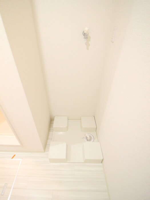 物件内観写真16　(洗濯機置場)