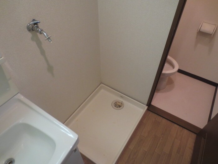 物件内観写真11　(洗濯機置場)