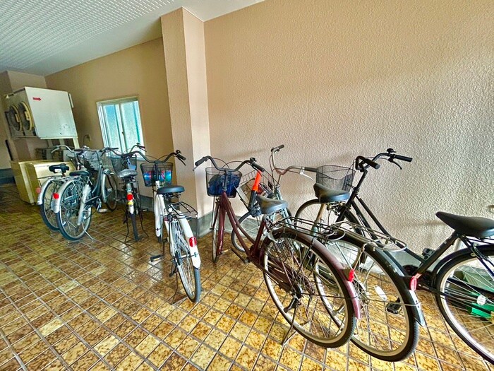 物件外観写真5　(駐輪場)