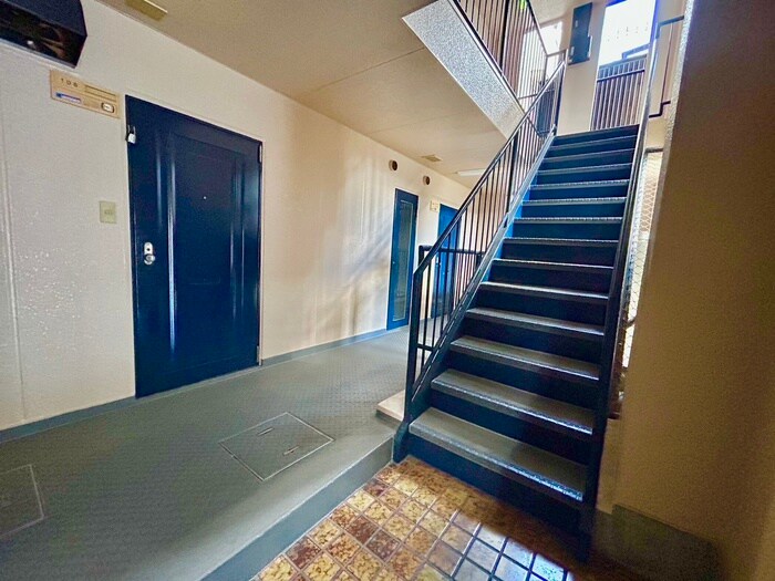 物件外観写真6　(エントランス部分)