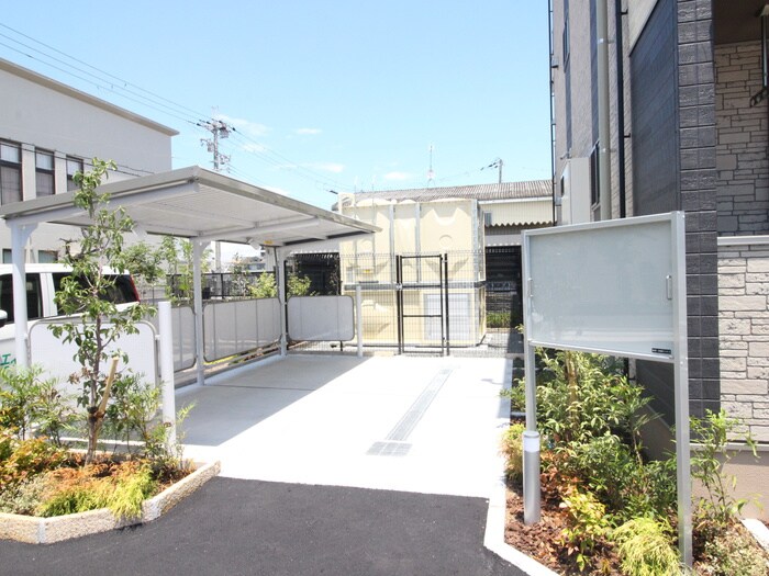 物件外観写真4　(駐輪場)