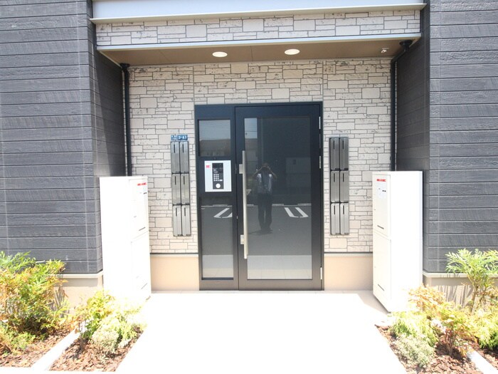 物件外観写真5　(エントランス部分)