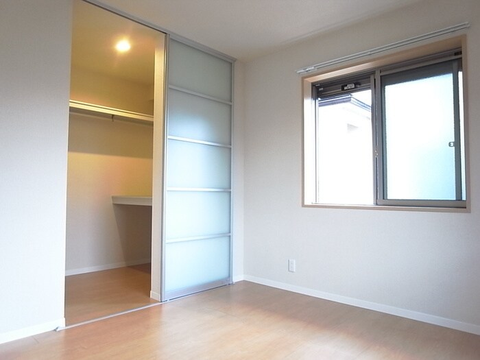 物件内観写真12　(収納)