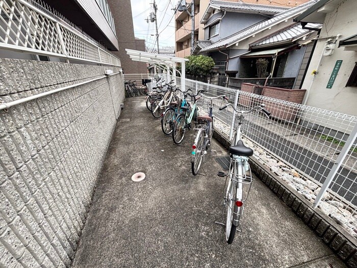 物件外観写真5　(駐輪場)