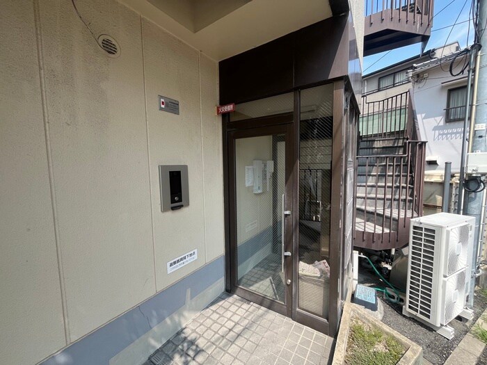 物件外観写真4　(エントランス部分)