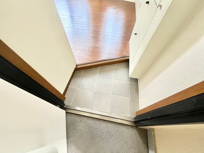 物件内観写真18　(玄関)