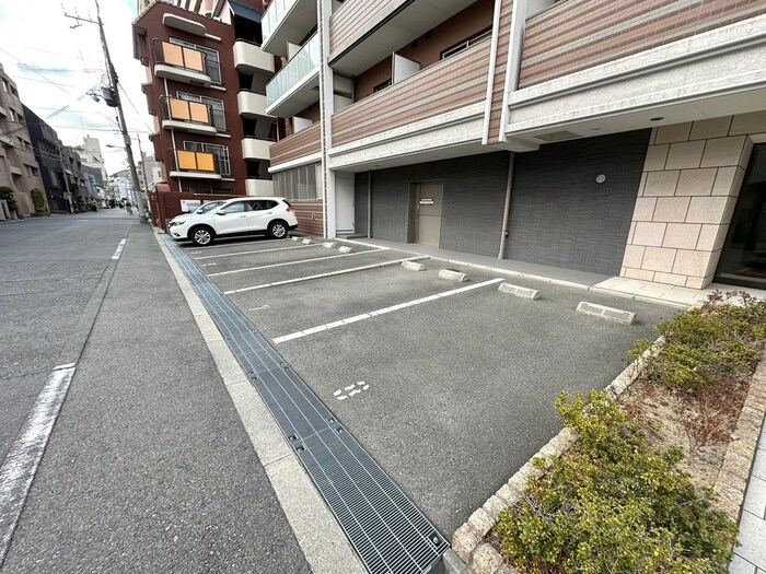 物件外観写真4　(駐車場)