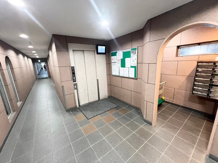 物件外観写真3　(エントランス部分)