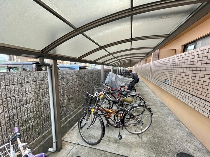 物件外観写真4　(駐輪場)
