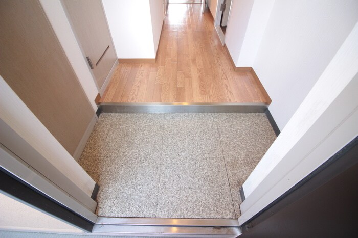 物件内観写真17　(玄関)