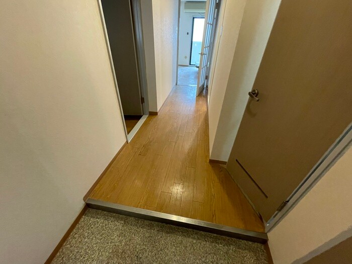 物件内観写真17　(玄関)