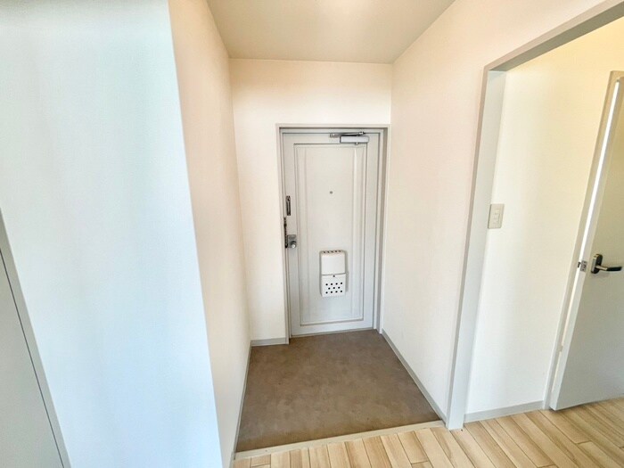 物件内観写真12　(玄関)