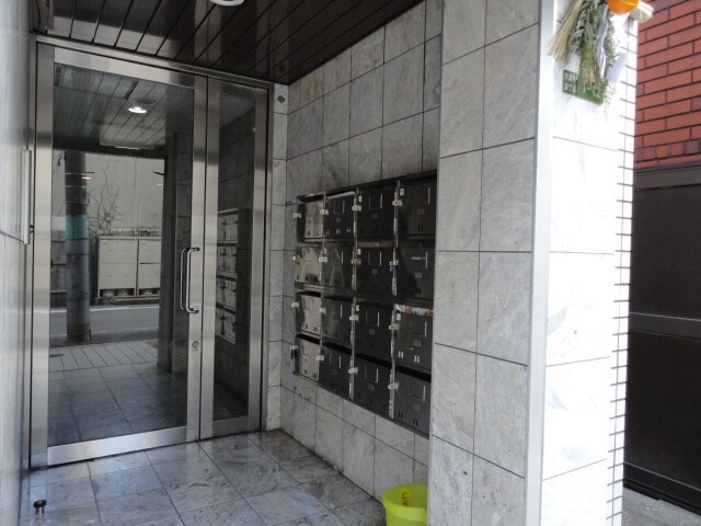 物件外観写真2　(エントランス部分)