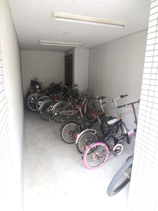 物件外観写真3　(駐輪場)