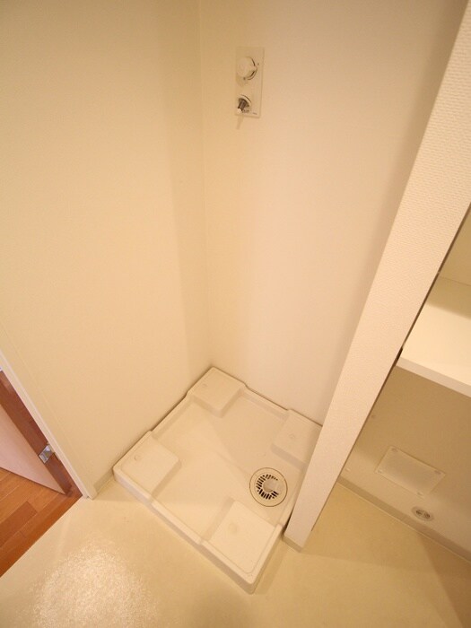 物件内観写真10　(洗濯機置場)