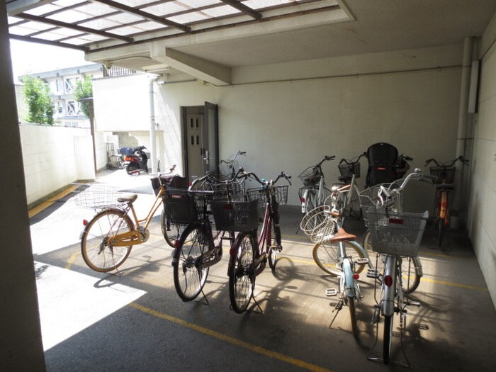 物件外観写真4　(駐輪場)