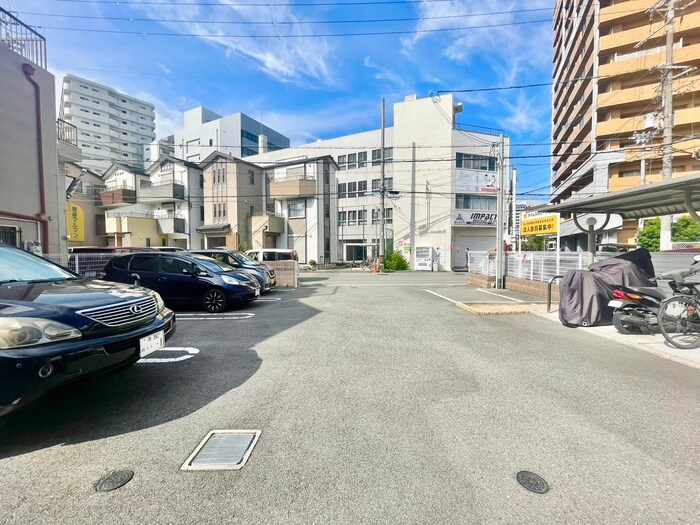 物件外観写真3　(駐車場)