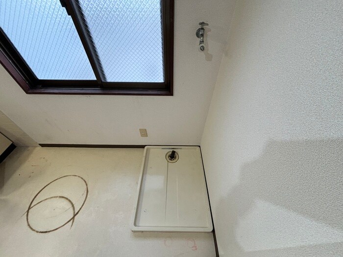 物件内観写真10　(洗濯機置場)