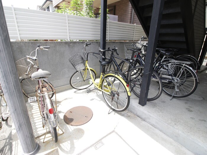 物件外観写真4　(駐輪場)