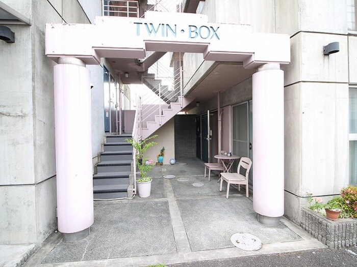 物件外観写真2　(エントランス部分)