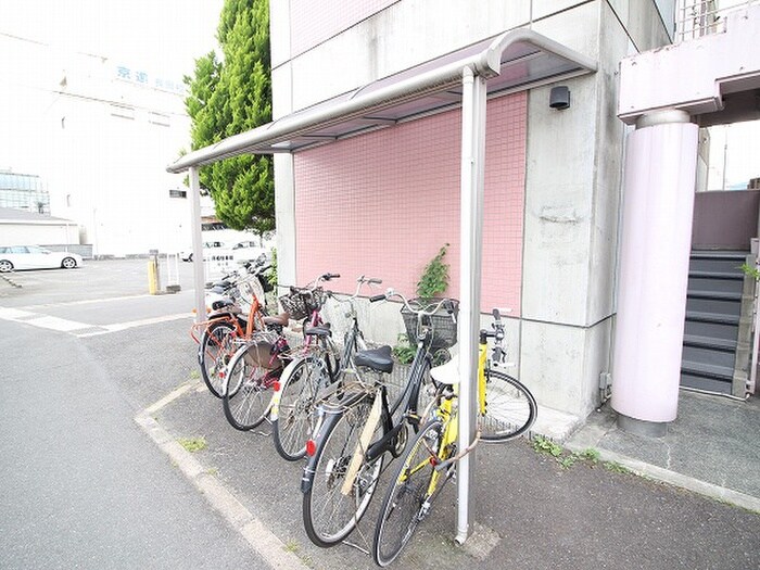 物件外観写真3　(駐輪場)