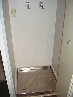 物件内観写真14　(洗濯機置場)