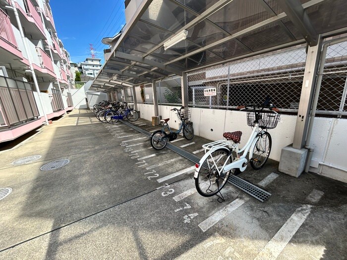 物件外観写真4　(駐輪場)