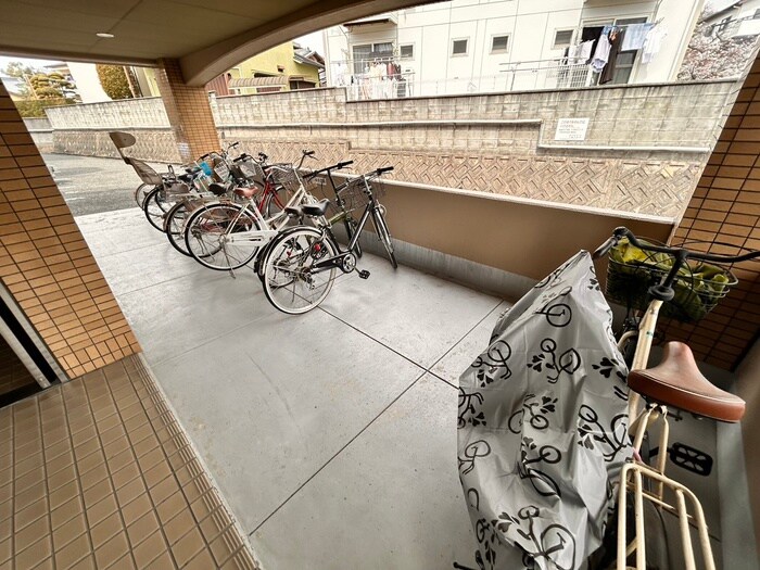 物件外観写真5　(駐輪場)