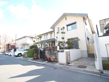 吹田市藤白台４丁目テラスハウス外観写真