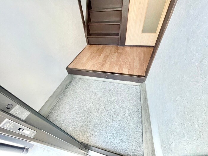 物件内観写真18　(玄関)