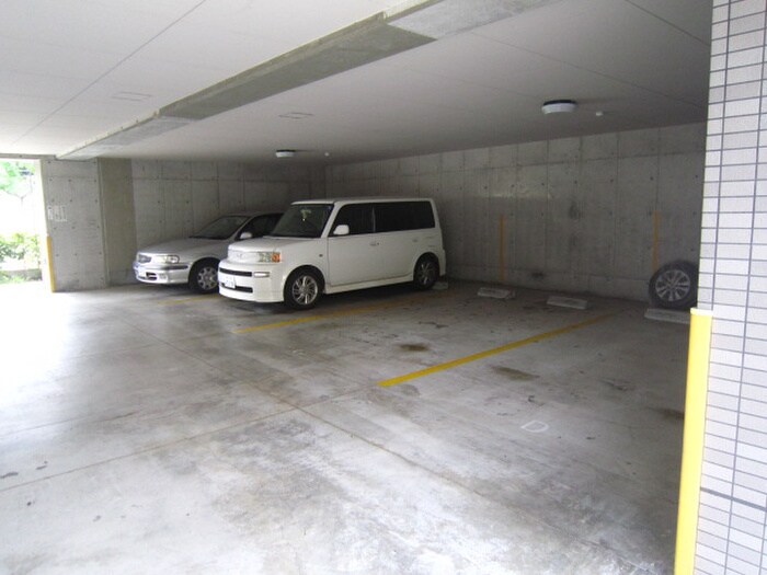 物件外観写真3　(駐車場)