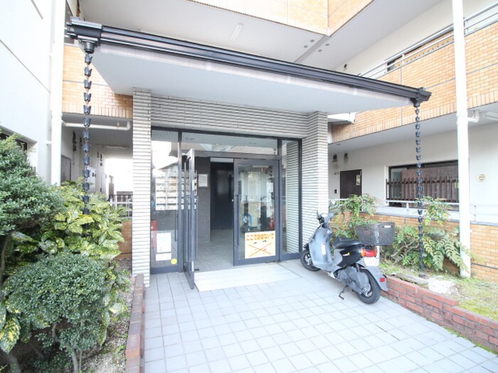 物件外観写真4　(エントランス部分)
