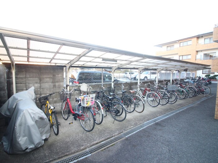 物件外観写真5　(駐輪場)