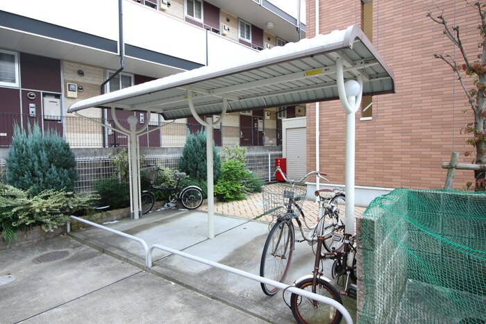 物件外観写真4　(駐輪場)
