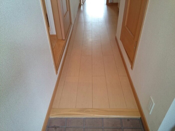 物件内観写真12　(玄関)