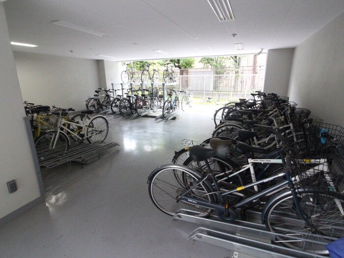 物件外観写真4　(駐輪場)