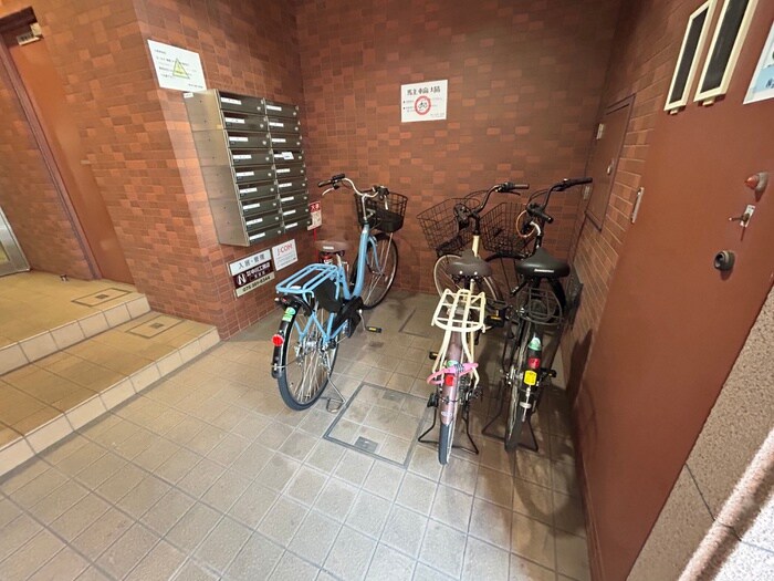 物件外観写真5　(駐輪場)