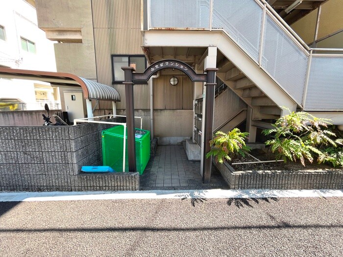 物件外観写真3　(エントランス部分)